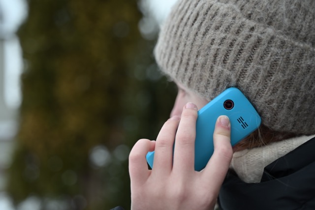 Tlačidlový mobile telefón MOBIOLA vám spríjemní zimnú dovolenku